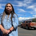 Ethel Yazza, integrante de comunidades indígenas de Nuevo México, habla en Taos