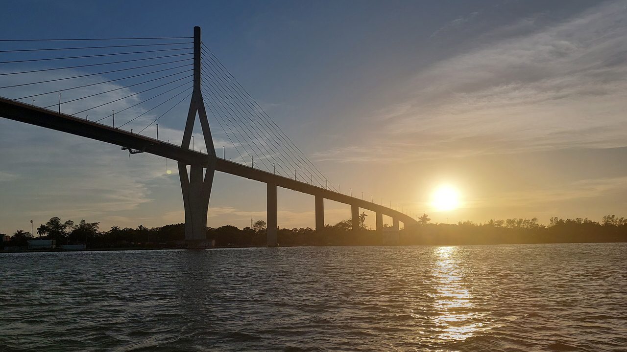 Puente Tampico al atardecer como referencia de la infraestructura de Tamaulipas