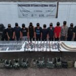 Operativo en Sinaloa detiene a 11 ligados a mineros Personal militar y policías de Sinaloa durante un operativo de seguridad