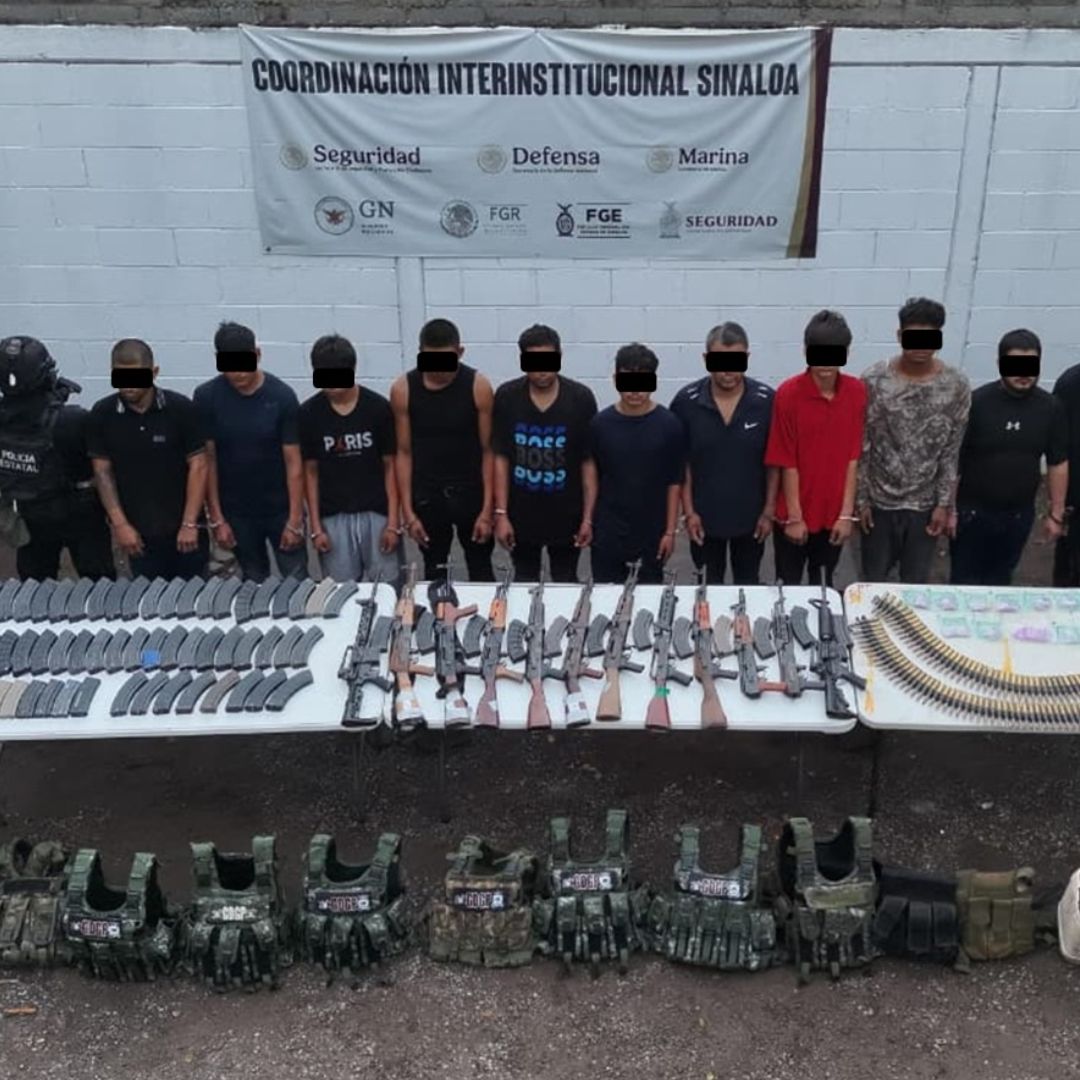 Personal militar y policías de Sinaloa durante un operativo de seguridad