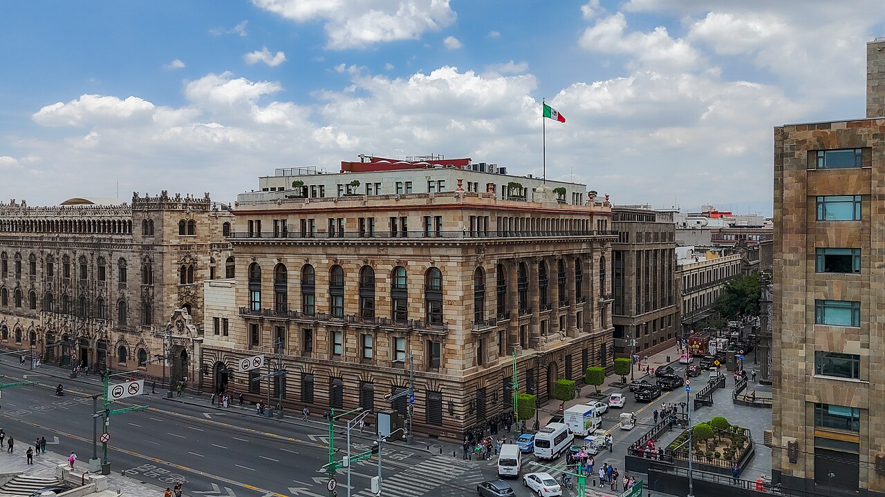 Vista aérea del edificio del Banco de México en el Centro Histórico de Ciudad de México