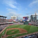 Vista panorámica de Truist Park, sede del Juego 2 entre Phillies y Braves