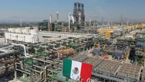 Producción de Pemex toca mínimo y retrasa cifras de agosto