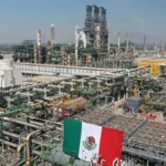 Instalaciones de una refinería de Pemex en México
