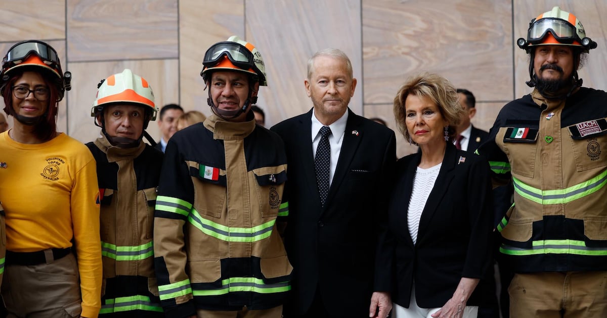 El embajador Ronald Johnson durante la ceremonia del 25 aniversario de los atentados del 11 de septiembre
