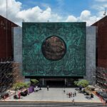 Fachada del Palacio Legislativo de San Lázaro con la bandera de México