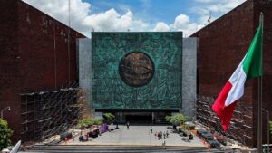 Deuda de México subirá pese al ajuste fiscal para 2027