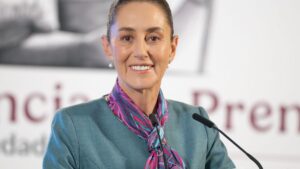 Sheinbaum aparta investidura y defiende proceso de Morena