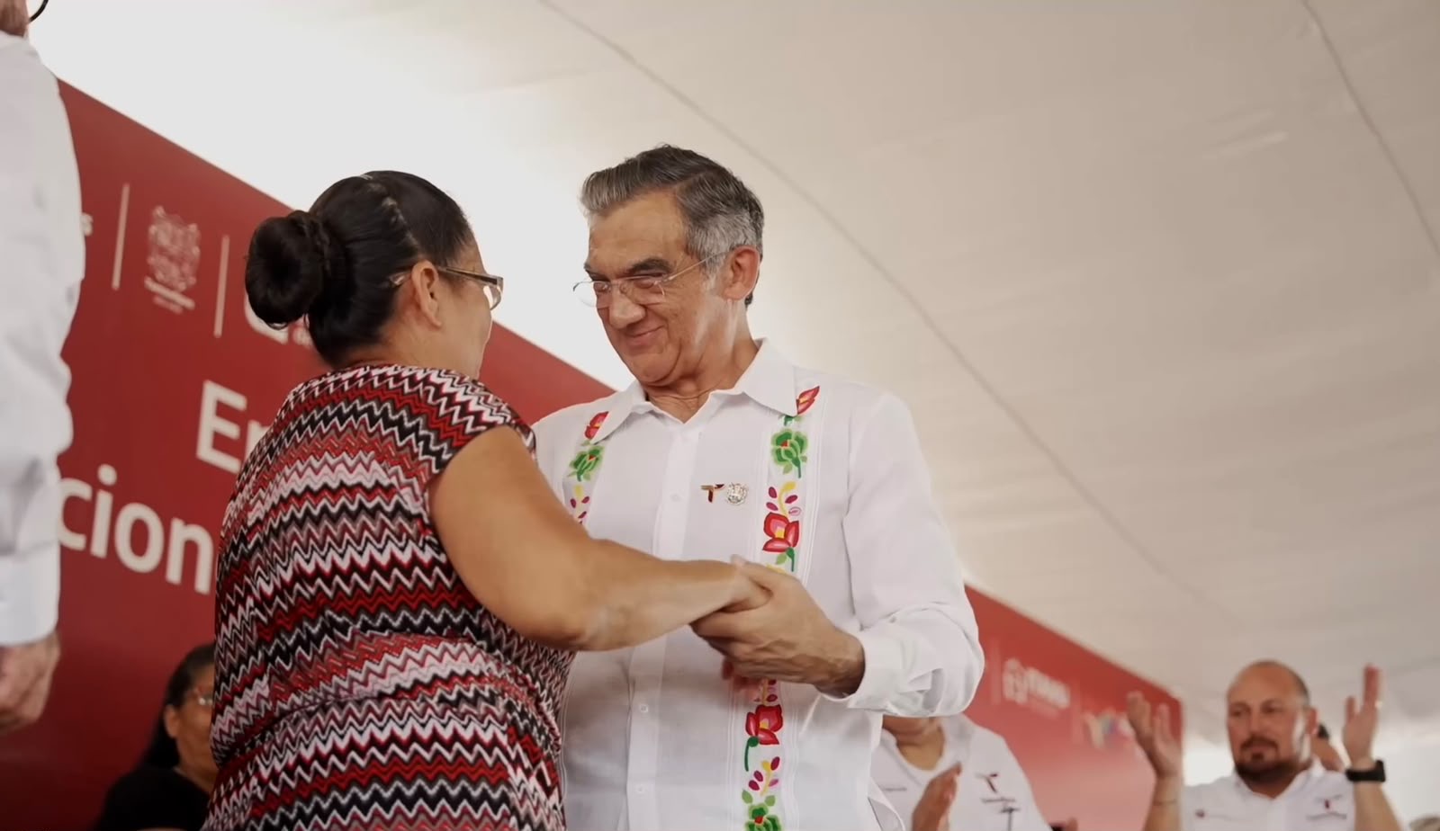 Américo Villarreal durante una jornada de atención ciudadana