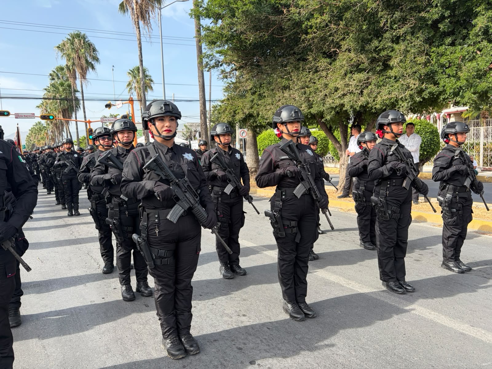 Formación de elementos de la Guardia Estatal durante un acto de seguridad en Tamaulipas