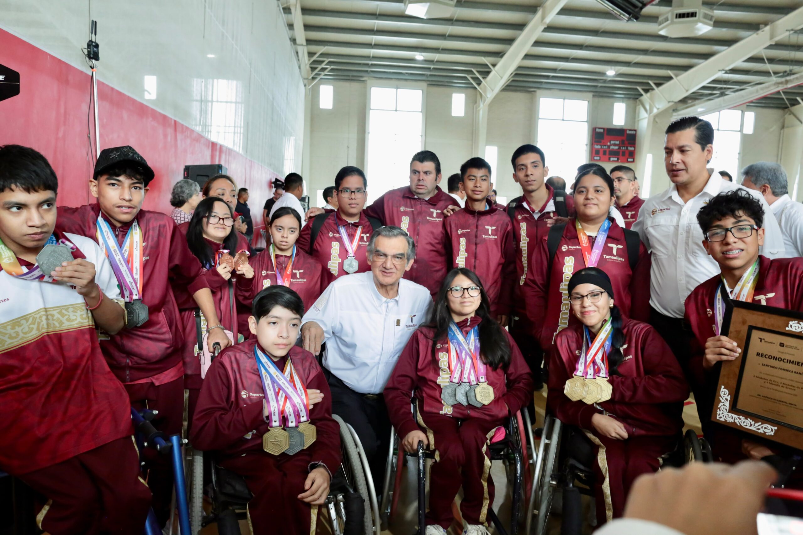 Gobernador Américo Villarreal con la delegación tamaulipeca de la Paralimpiada Nacional Conade 2026