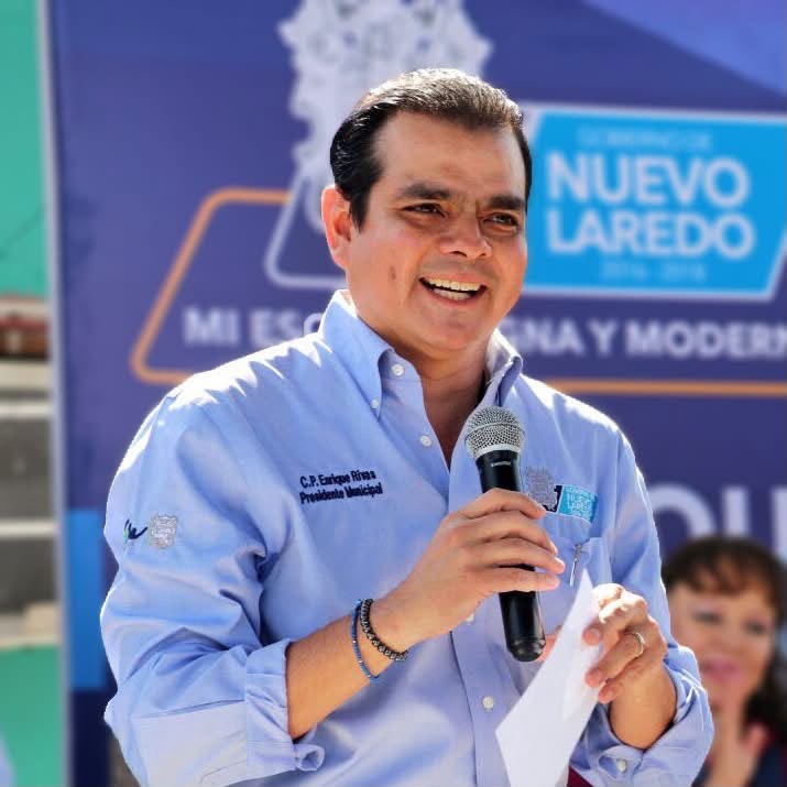 Enrique Rivas Cuéllar durante un acto público en Nuevo Laredo
