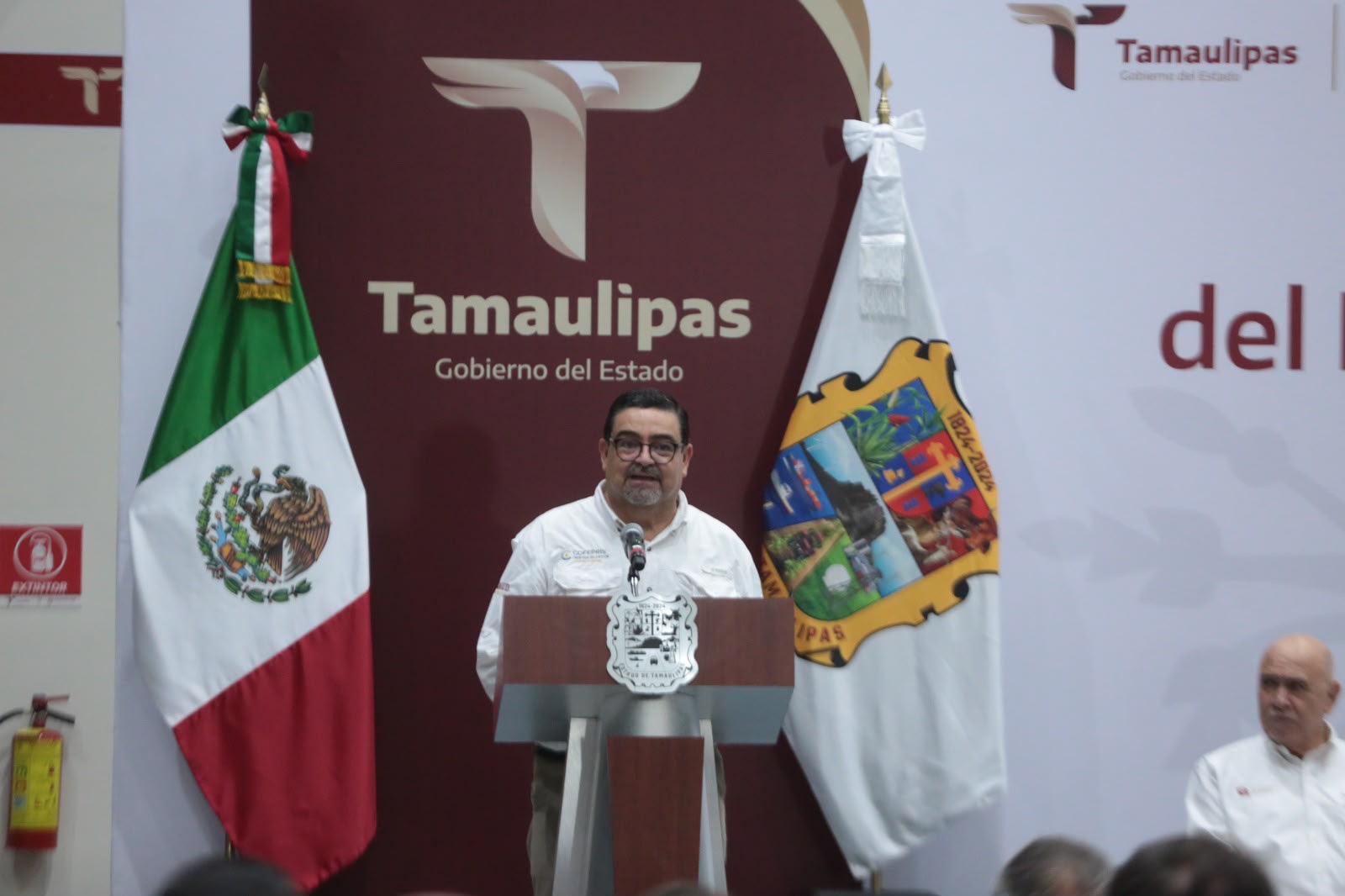 Carlos Alberto Aguilar Acosta, comisionado de Operación Sanitaria de COFEPRIS, durante el encuentro en Ciudad Victoria.