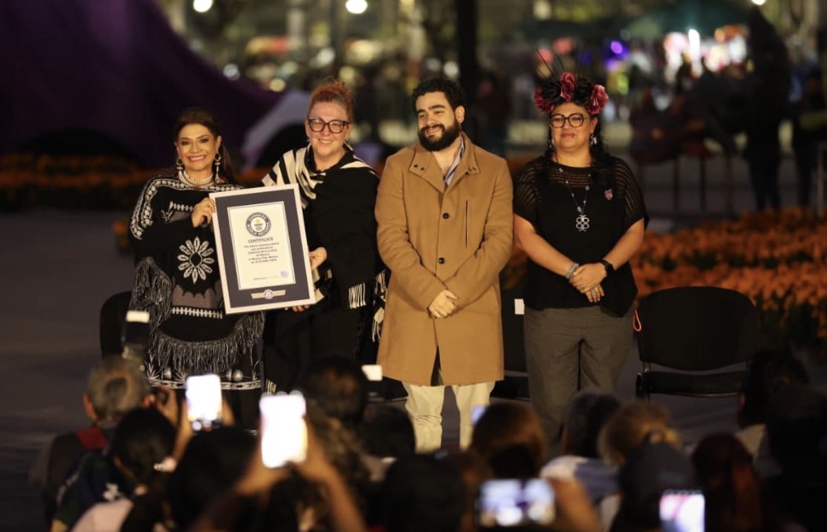 Entrega del certificado Guinness en el Zócalo