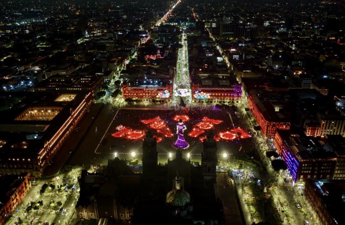 Vista aérea de la Catrina y la ofrenda del Zócalo
