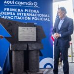 Mauricio Kuri y Ronald Johnson durante el inicio de la academia policial en Querétaro