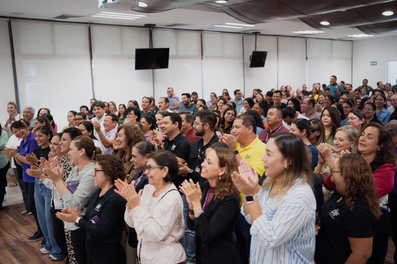 Personal del DIF Tamaulipas durante el encuentro de Mensajeros de Paz