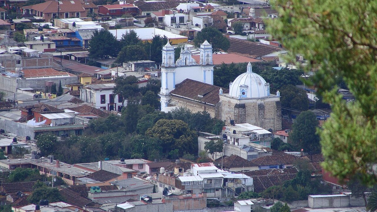 Vista urbana de San Cristóbal de las Casas desde el cerro Santa Cruz, fotografía de archivo de 2013