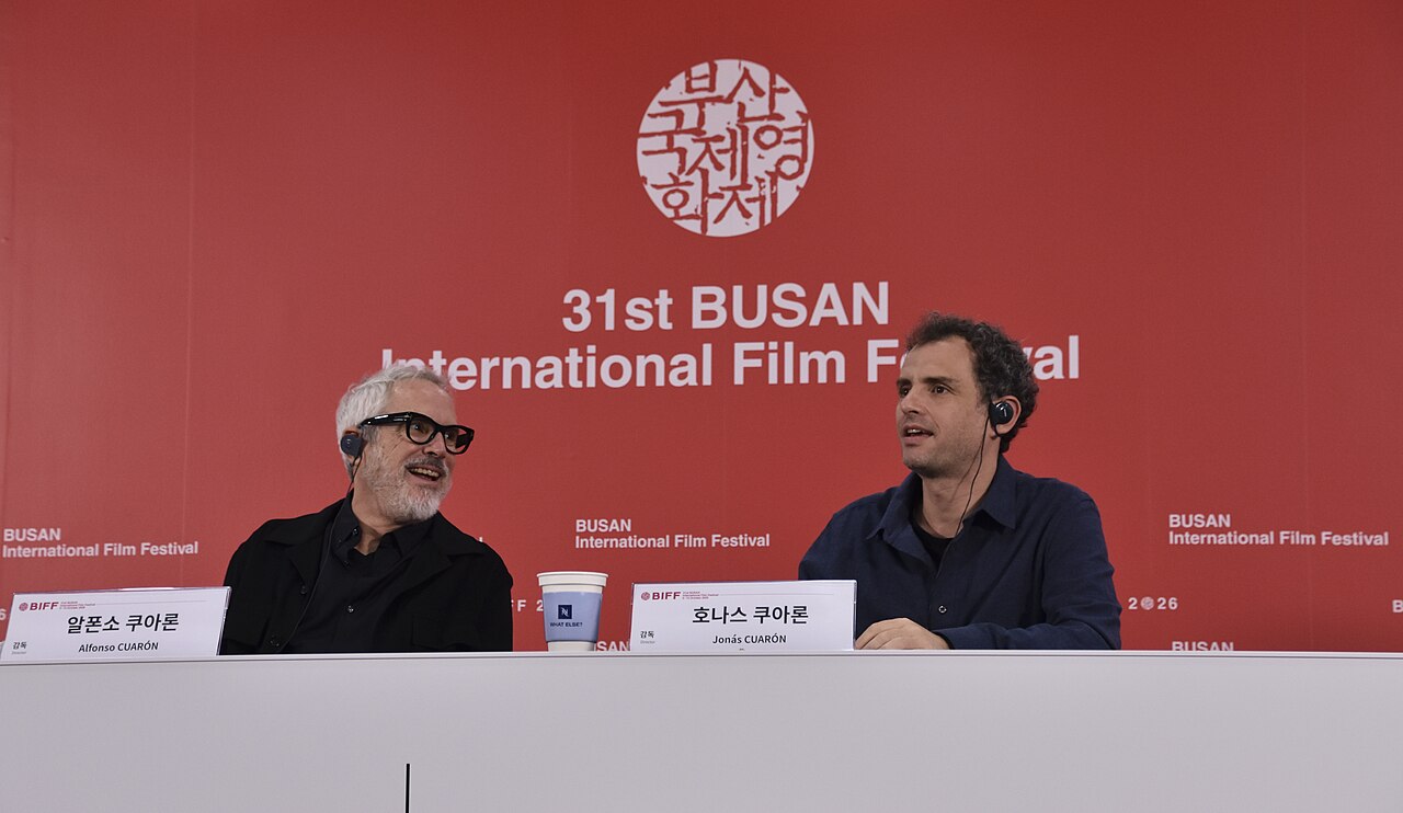 Alfonso Cuarón y Jonás Cuarón durante un festival de cine en 2026