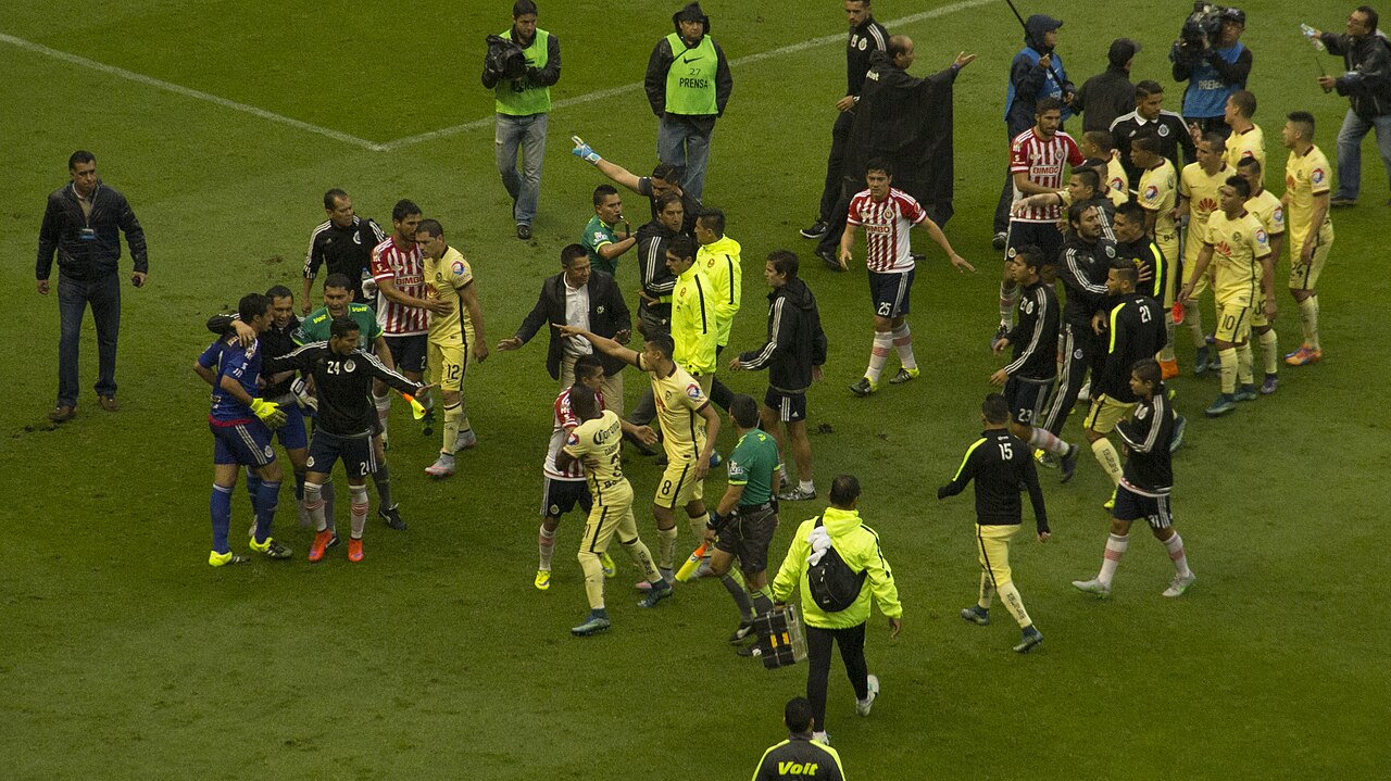 Jugador del América durante un partido de Liga MX