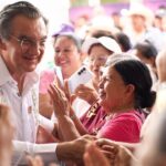 Américo Villarreal saluda a familias durante una brigada de bienestar en Tamaulipas