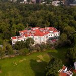 Sheinbaum condena ataque a estatua de Calderón en Los Pinos Vista aérea del Complejo Cultural Los Pinos en Ciudad de México