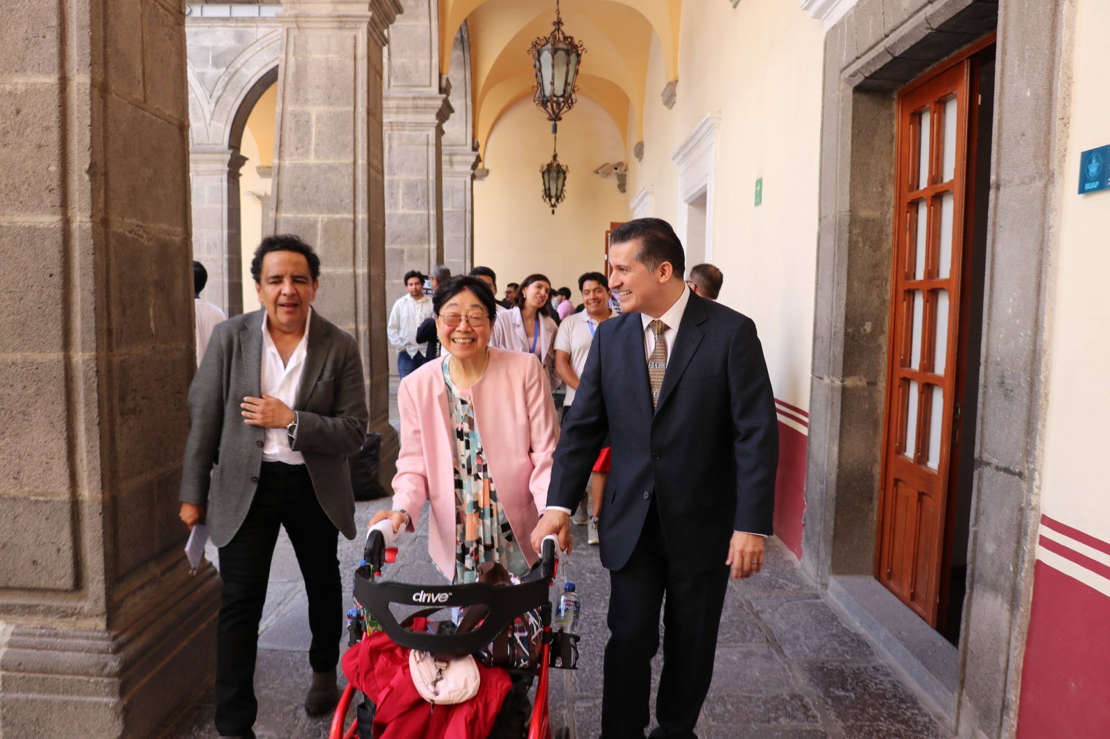 Sau Lan Wu durante su visita a Puebla