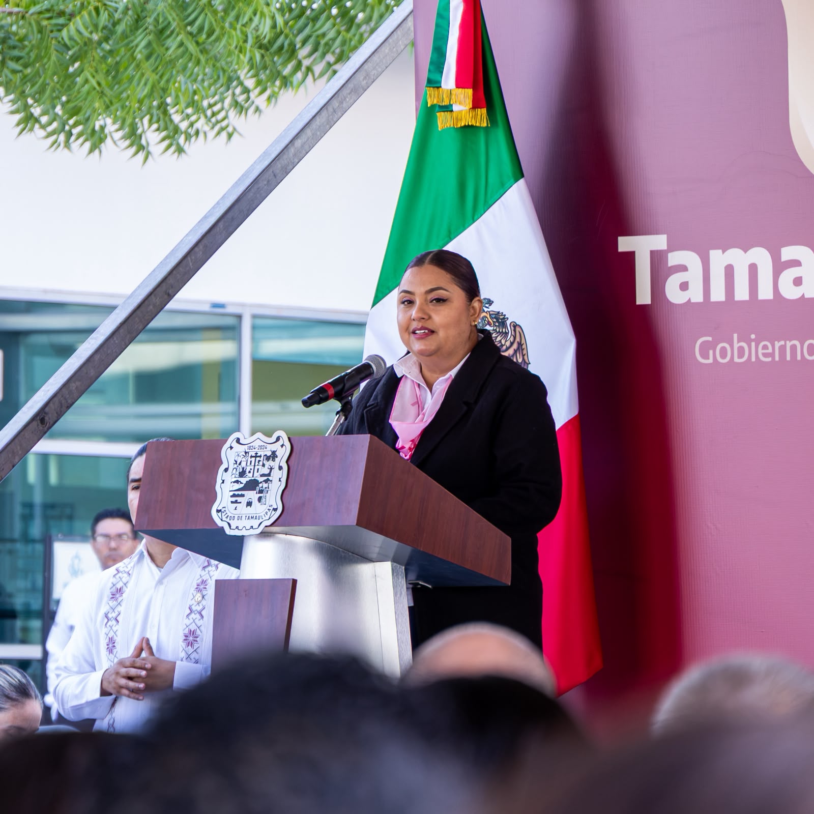 Sobreviviente de cáncer comparte su testimonio durante la ceremonia en Tamaulipas