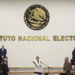 Blanca Cruz asume el INE entre renuncias y revisión interna Blanca Yassahara Cruz García, al centro, rinde protesta ante el Consejo General del INE el 27 de octubre de 2026.