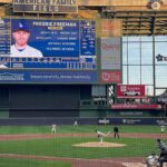 Juego entre Milwaukee Brewers y Los Angeles Dodgers en American Family Field