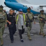 Miguel Ángel “N”, alias Capitán Sol, custodiado por elementos de la Marina