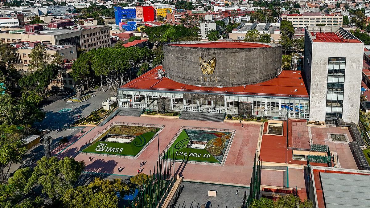 Vista aérea del Centro Médico Nacional Siglo XXI del IMSS en Ciudad de México