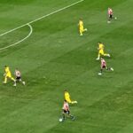 Jugadores de Chivas y América durante un Clásico Nacional