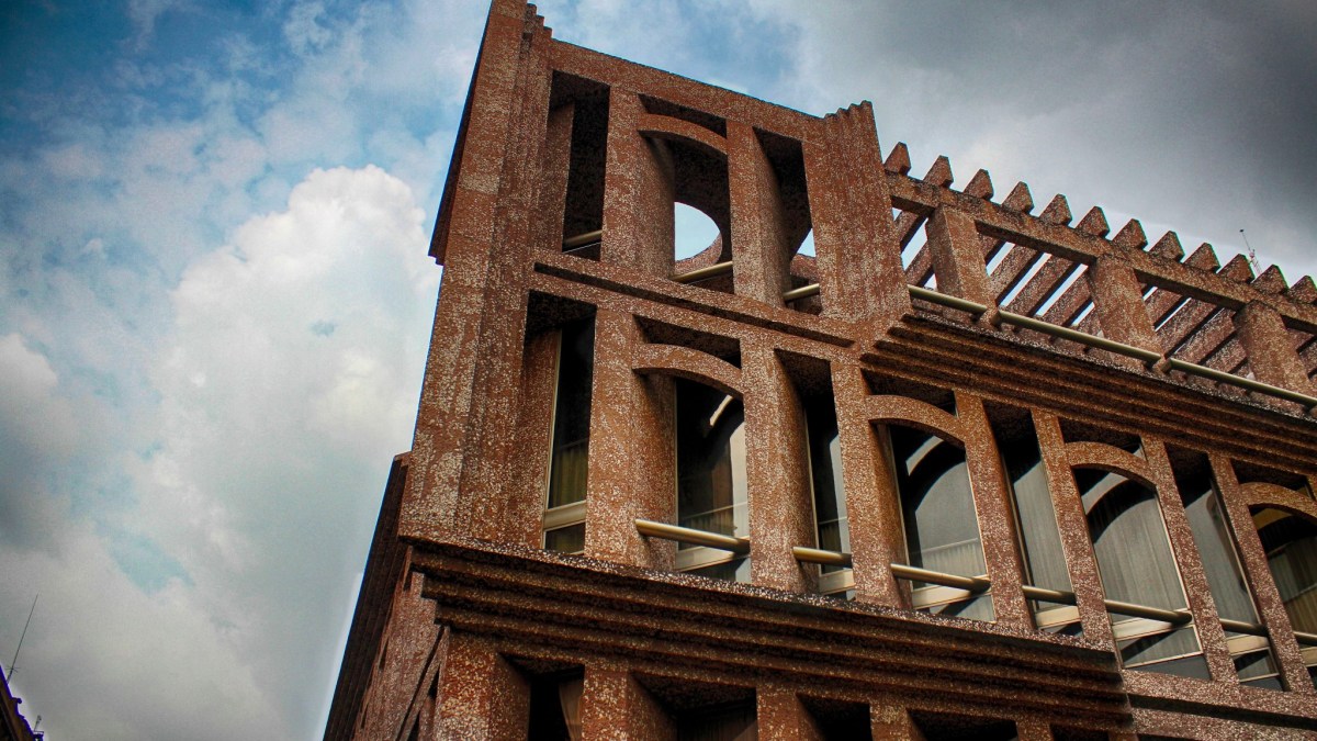 Fachada del edificio Banamex en el Centro Histórico de la Ciudad de México