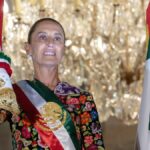 Fuerzas Armadas no reprimirán: promesa bajo escrutinio Claudia Sheinbaum durante una ceremonia oficial con la bandera de México