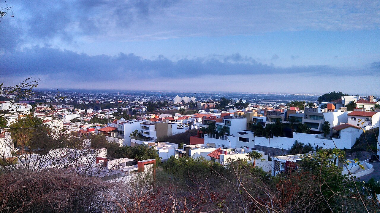 Vista panorámica de Culiacán con el templo de La Lomita al centro, fotografía de archivo de 2015