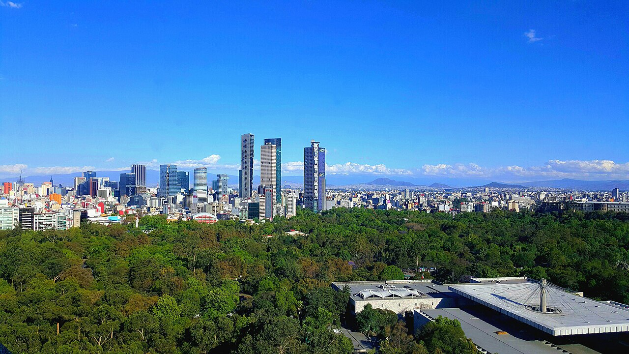 Panorama de Paseo de la Reforma y el distrito financiero de Ciudad de México