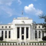 Empleo de Estados Unidos se enfría y alivia presión sobre tasas Edificio Marriner S. Eccles de la Reserva Federal en Washington, sede de decisiones de tasas en Estados Unidos