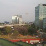 Panorama urbano de Ciudad de México con edificios del sector servicios