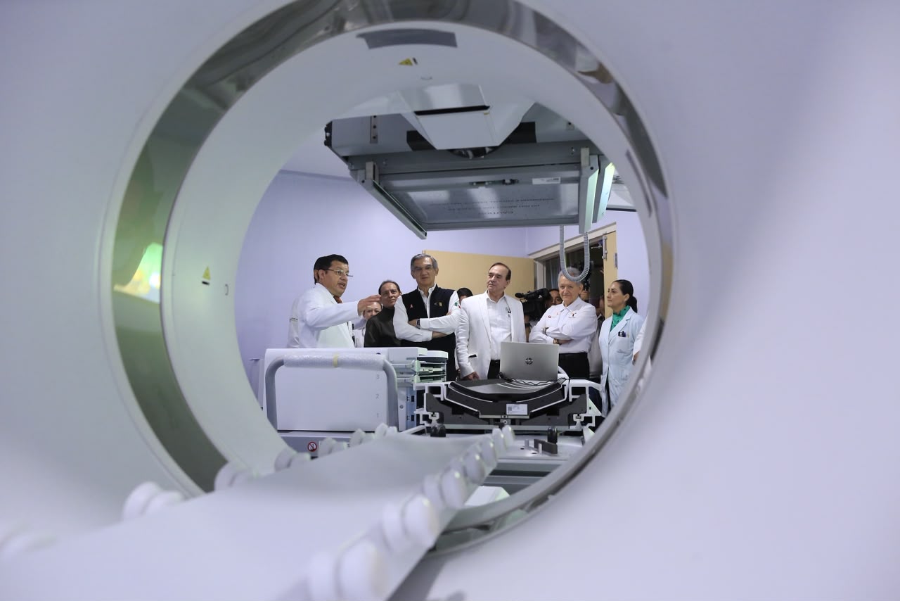 Equipo de radioterapia del Hospital Regional de Alta Especialidad de Ciudad Victoria
