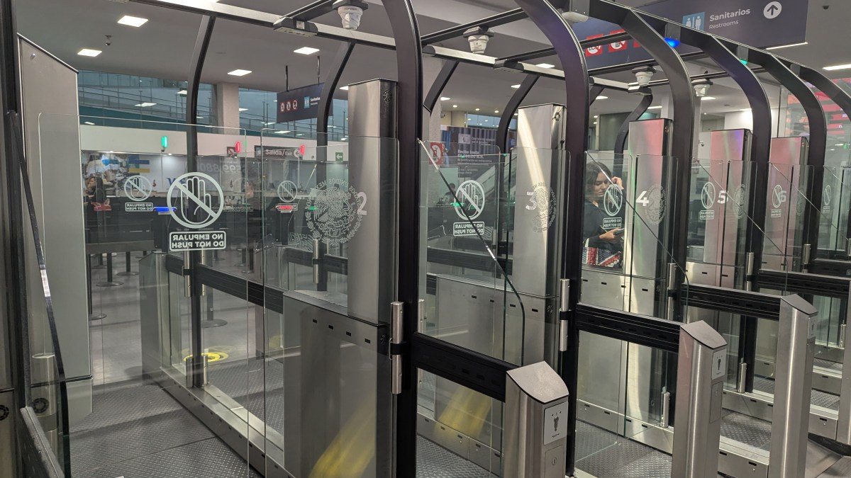 Filtros migratorios autónomos del Instituto Nacional de Migración en el Aeropuerto Internacional de la Ciudad de México