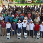 Productores de Llera durante la entrega estatal de fertilizante para huertas citrícolas