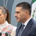 Omar García Harfuch junto a Claudia Sheinbaum en una conferencia de prensa en Puebla, en enero de 2026.