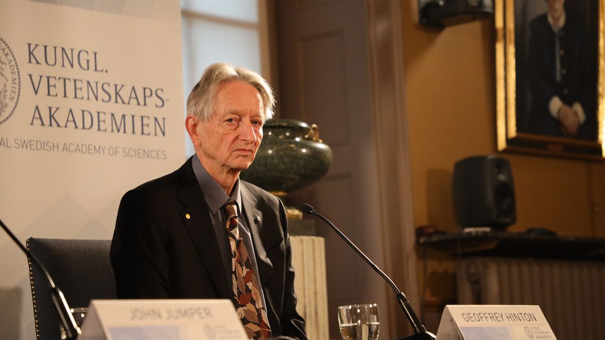 Geoffrey Hinton durante una conferencia en la Real Academia Sueca de Ciencias