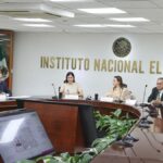 Autoridades del INE presentan el nuevo modelo de credencial para votar el 8 de junio de 2026