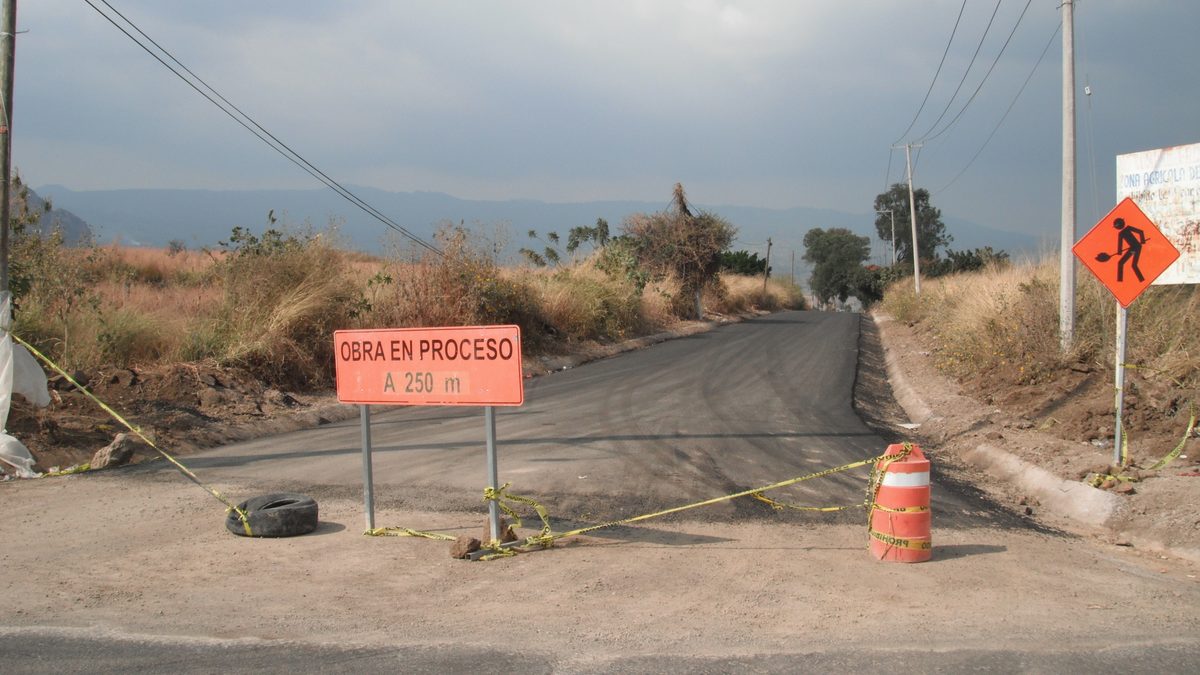 Obra carretera en proceso en Morelos, México, parte de la infraestructura pública