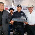 Policía municipal de Zacatecas recibe equipo durante acto oficial