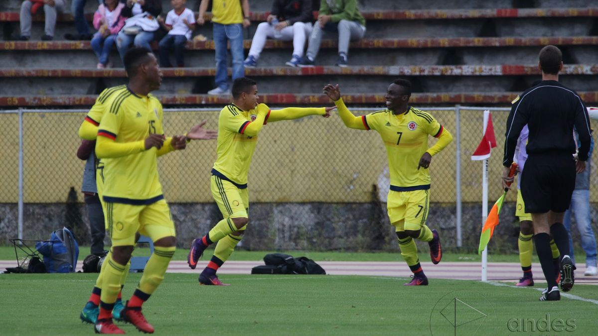 Julián Quiñones celebra un gol con la selección Colombia Sub-20