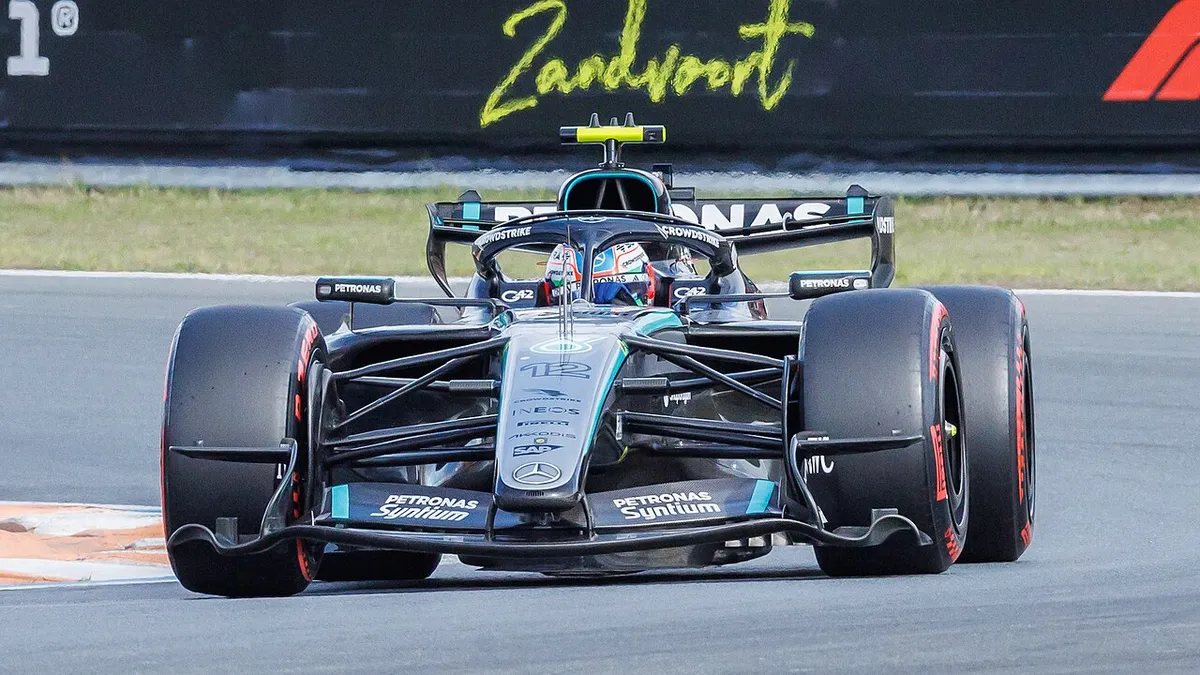 Kimi Antonelli conduce el Mercedes de Fórmula 1 en pista