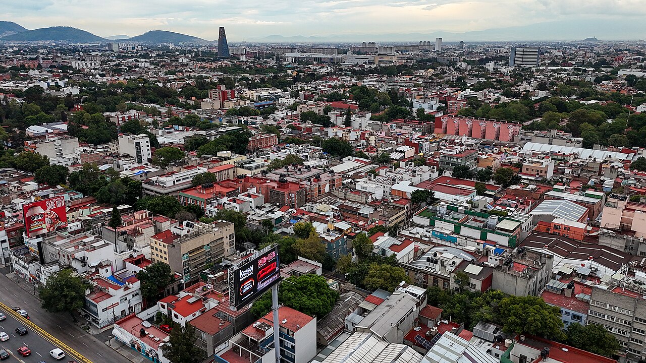 Vista aérea de viviendas e inmuebles en la colonia Santa María la Ribera de Ciudad de México